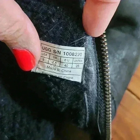 UGG AUSTRIALIA size 9 - Picture 6 of 8